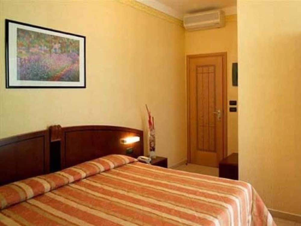 Hotel Rex Rimini Exterior photo