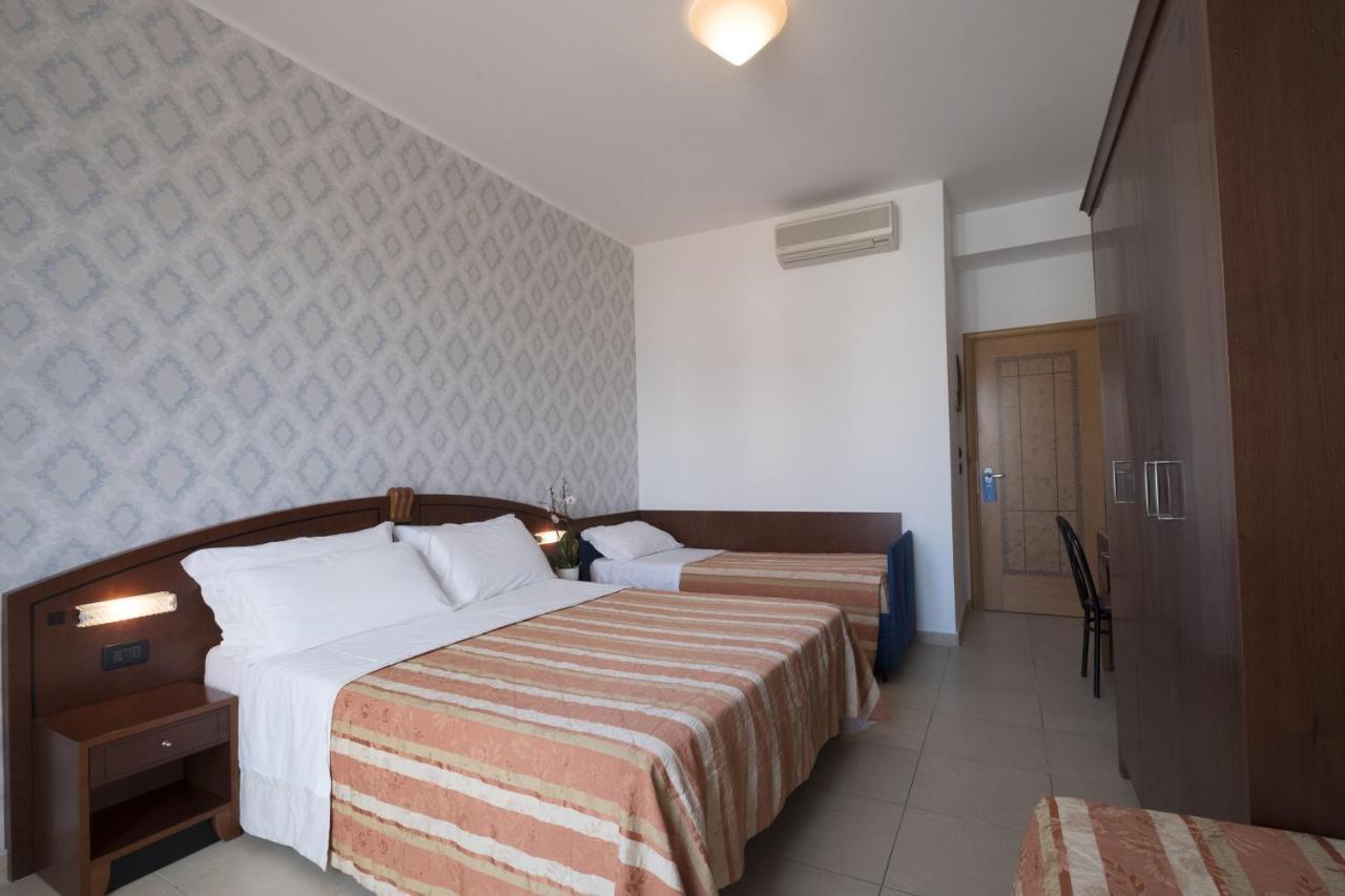 Hotel Rex Rimini Exterior photo