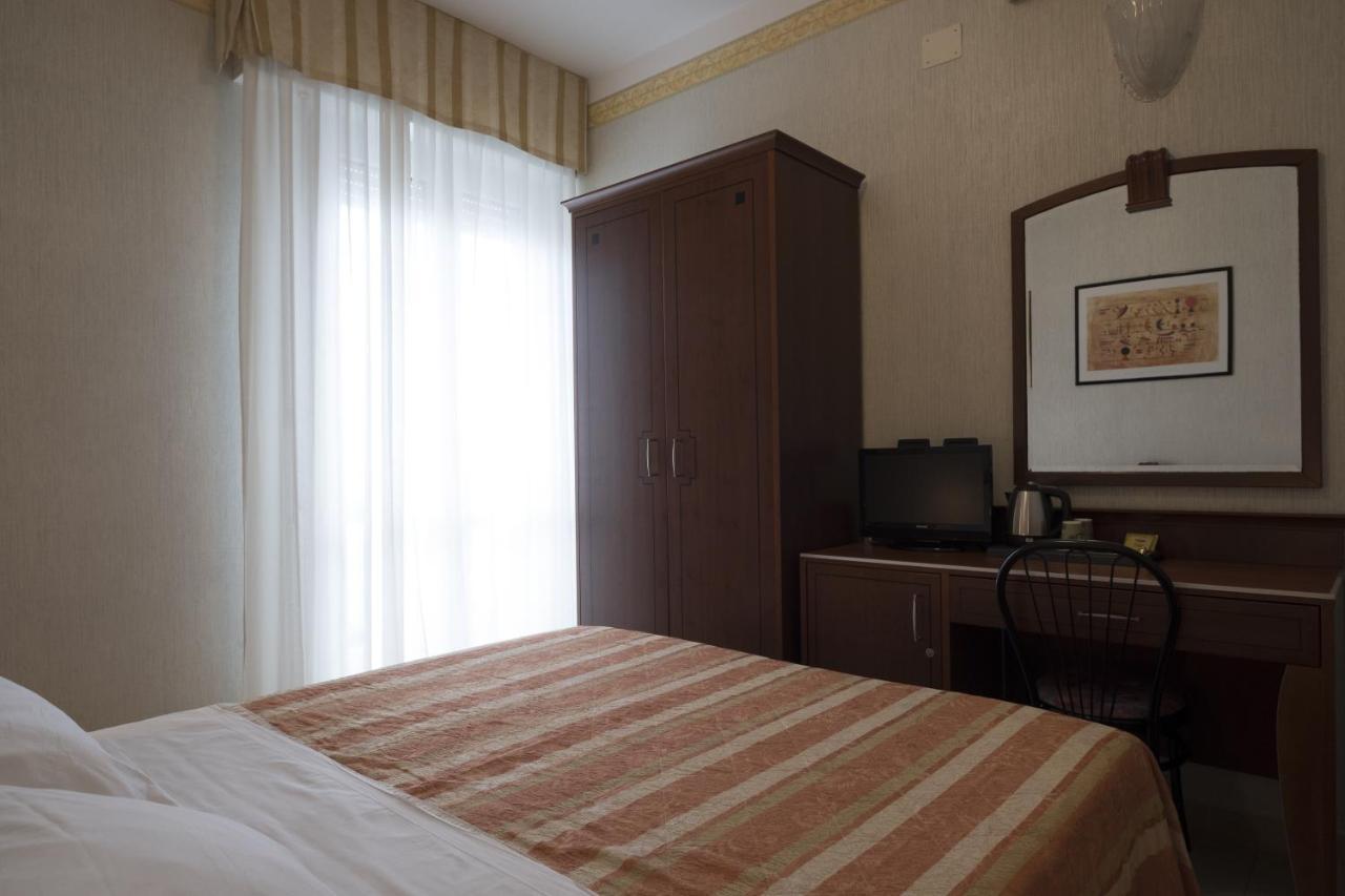 Hotel Rex Rimini Exterior photo