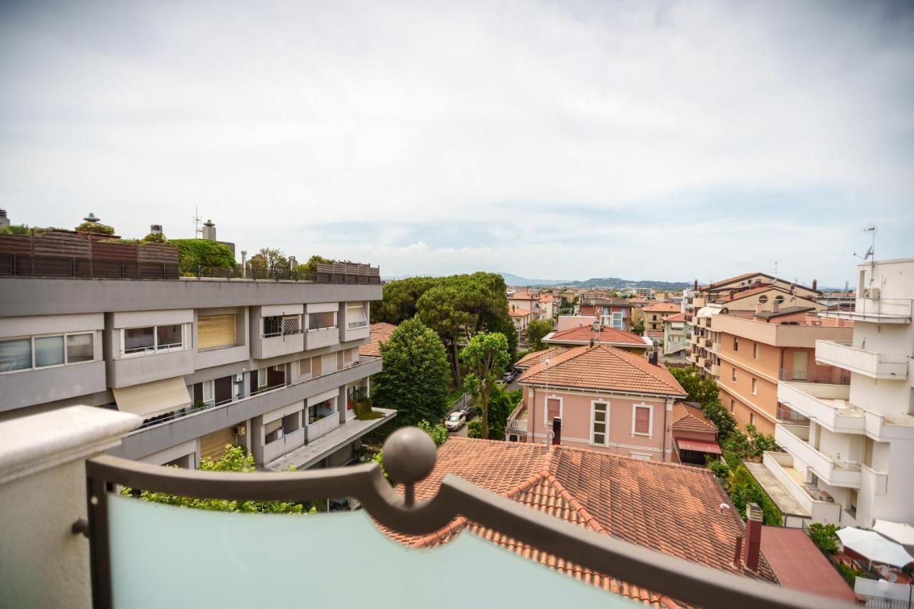 Hotel Rex Rimini Exterior photo