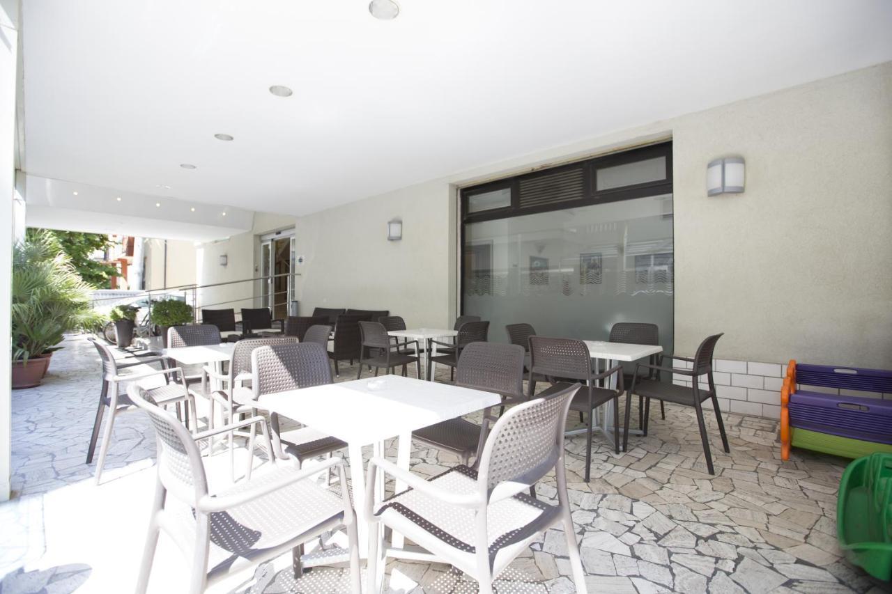 Hotel Rex Rimini Exterior photo